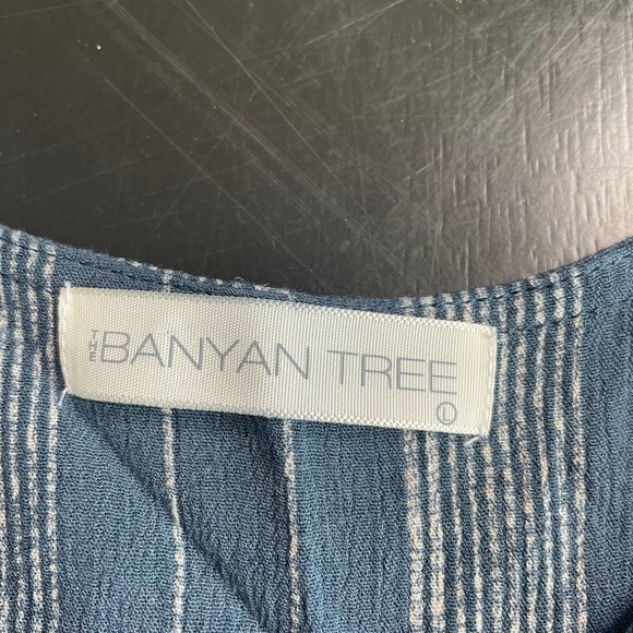 Banyan Tree Blue Cropped Flowy Tie Boho Flutter Sleeve Top Shirt Size Large - Picture 3 of 8